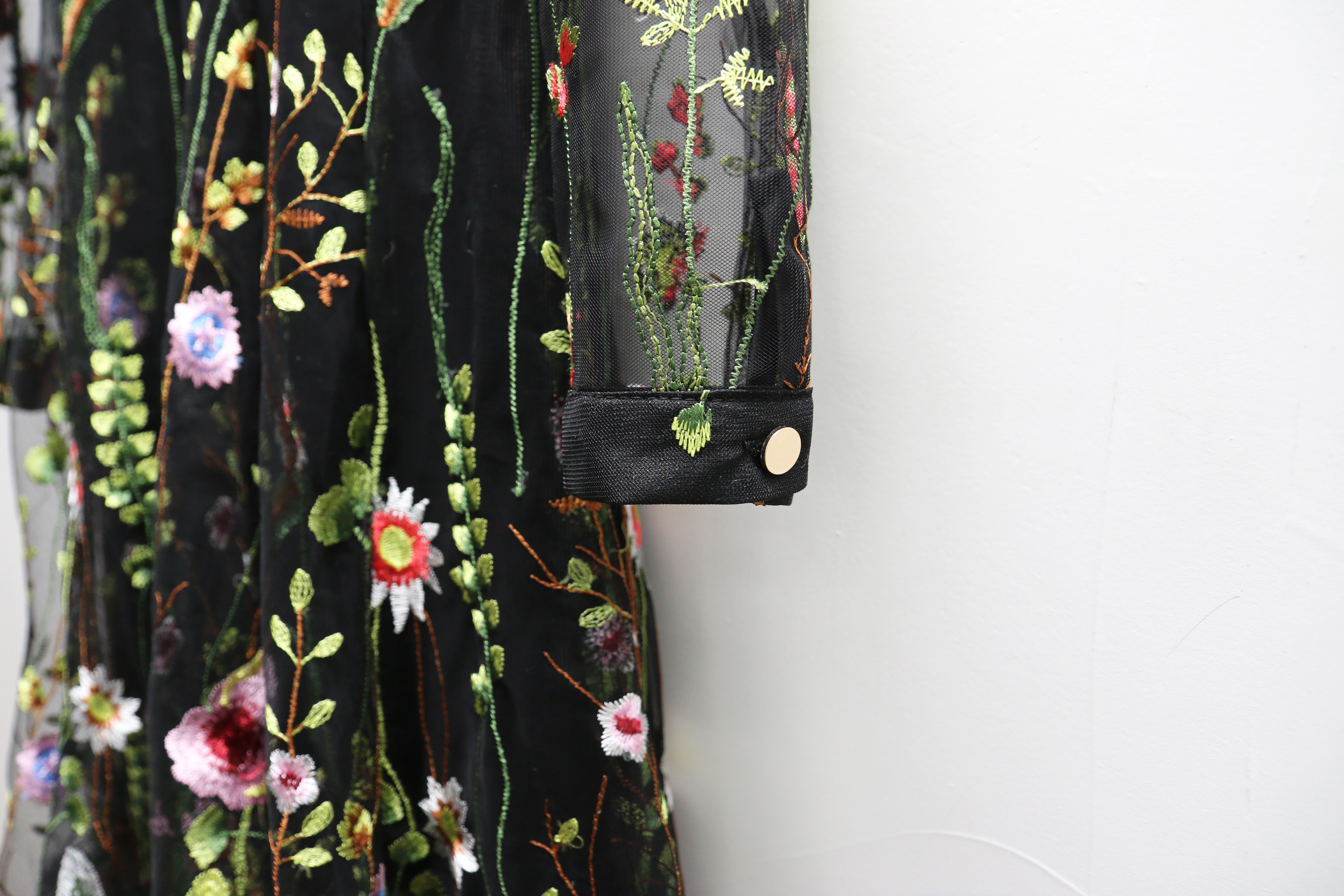 Yuju lace dress Dressed in a relaxed atmosphere Lo