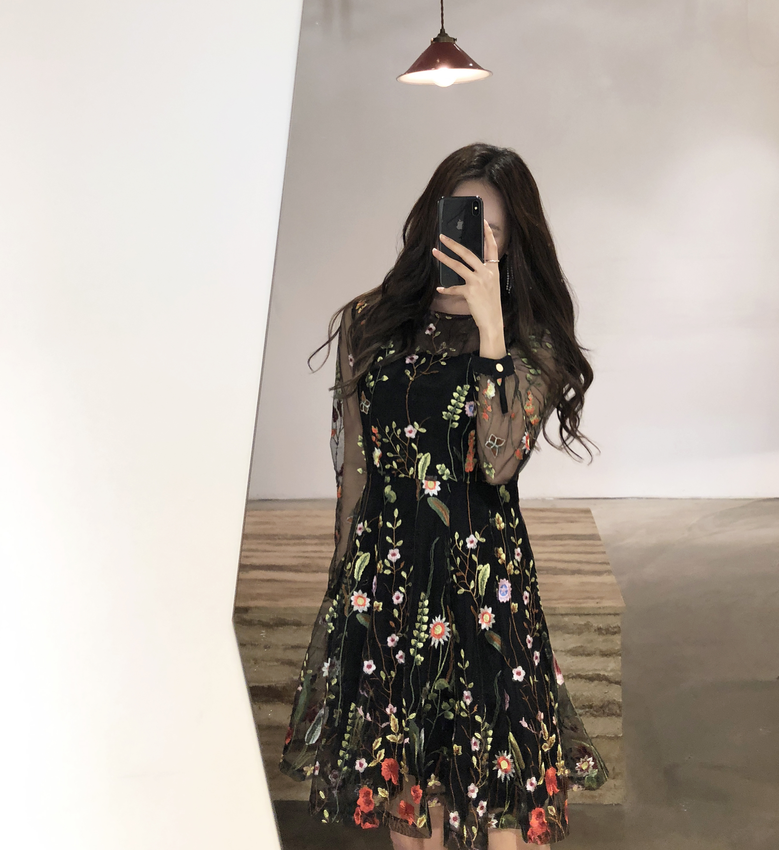 Yuju lace dress Dressed in a relaxed atmosphere Lo