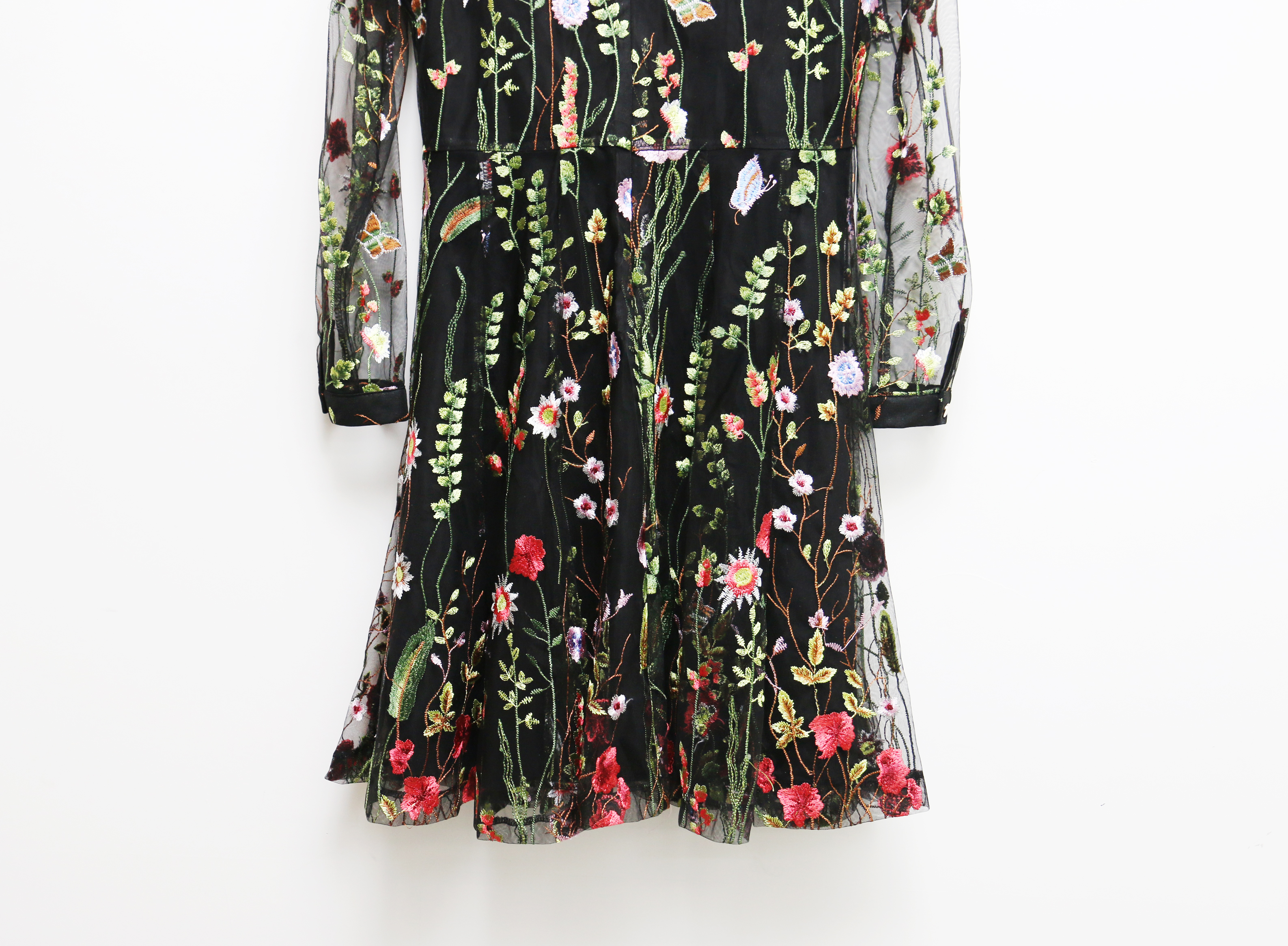 Yuju lace dress Dressed in a relaxed atmosphere Lo