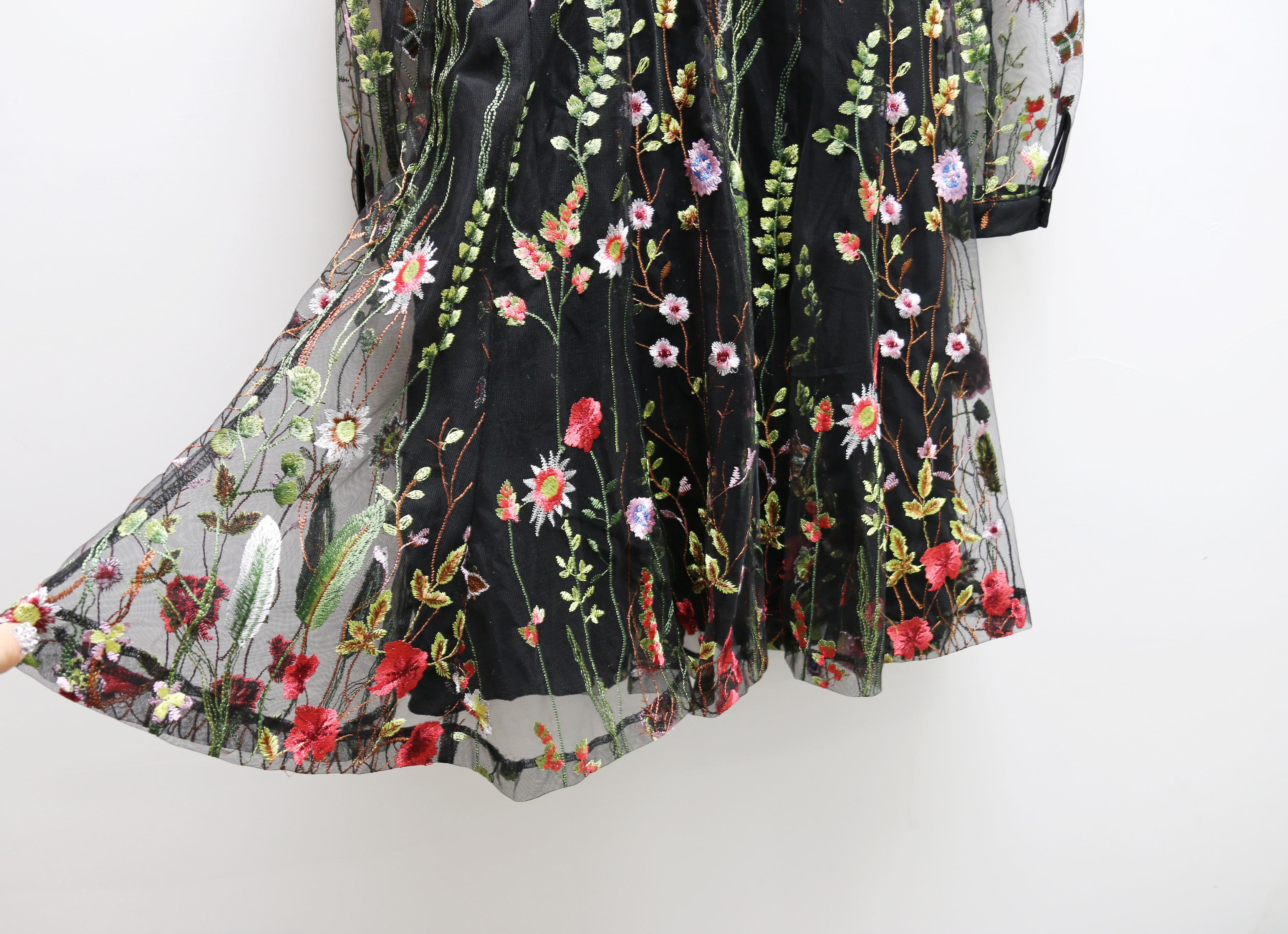 Yuju lace dress Dressed in a relaxed atmosphere Lo