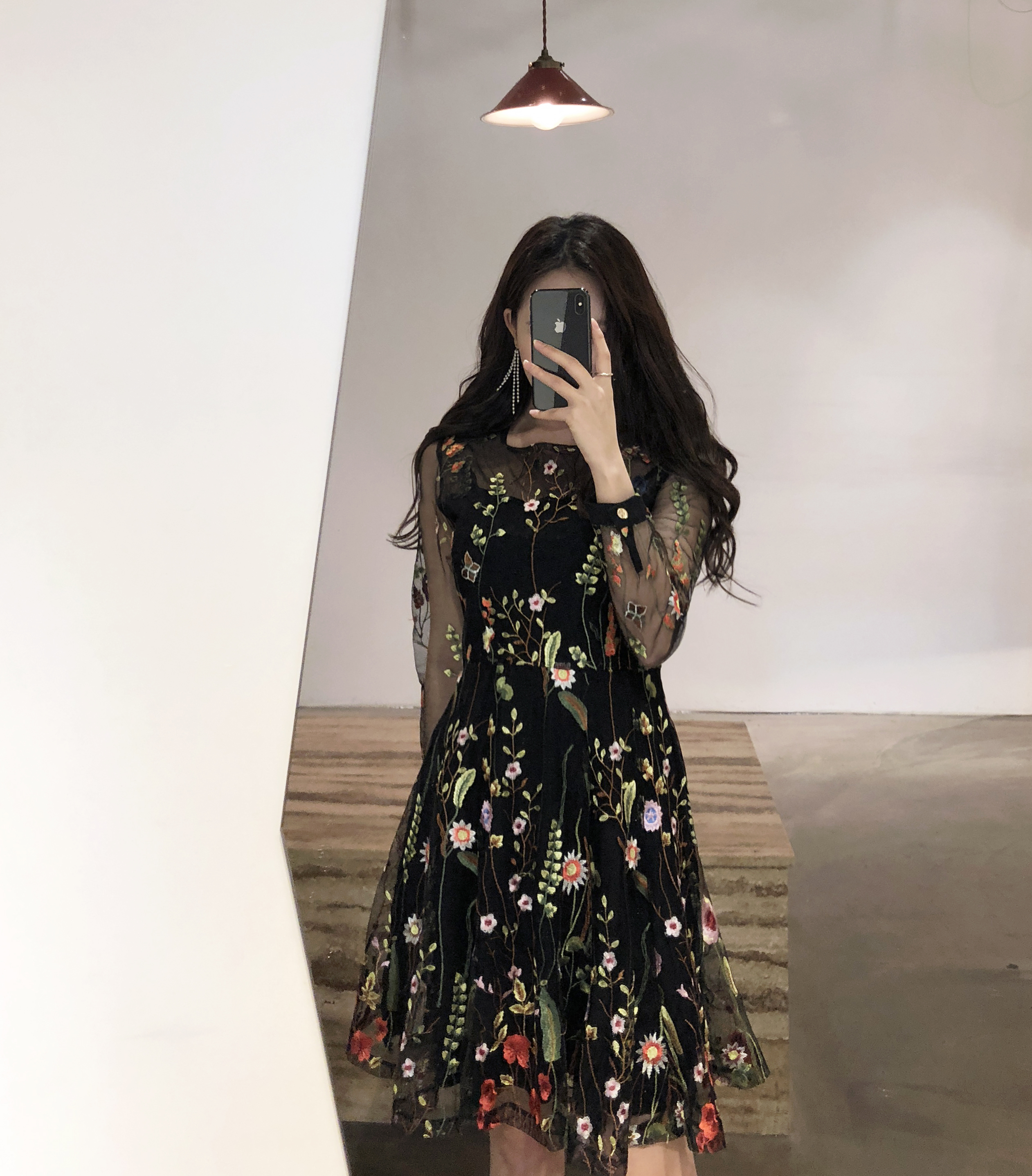 Yuju lace dress Dressed in a relaxed atmosphere Lo