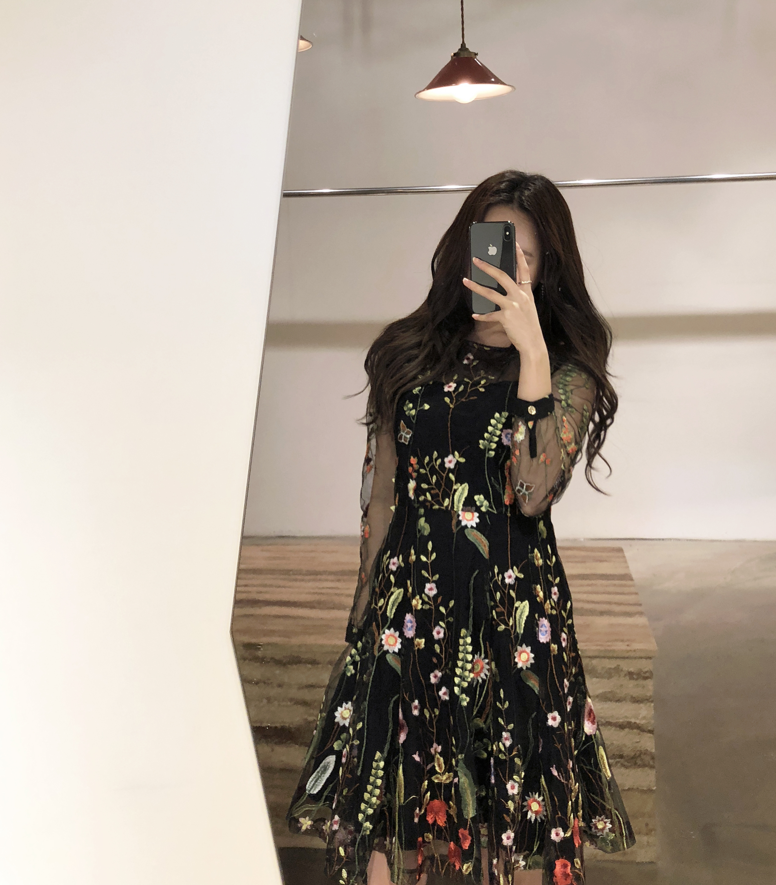 Yuju lace dress Dressed in a relaxed atmosphere Lo