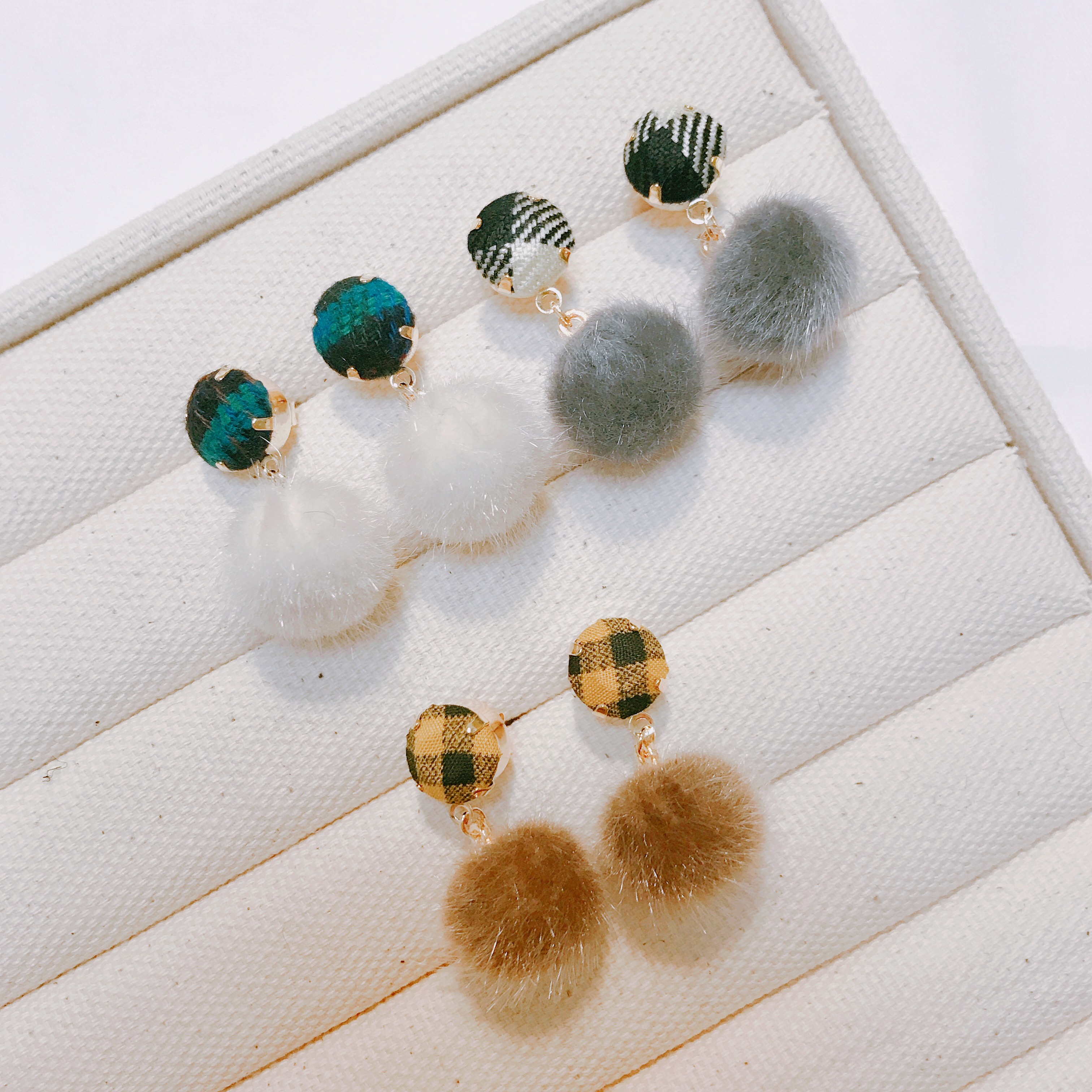 Check button foam form winter earrings 3color drop