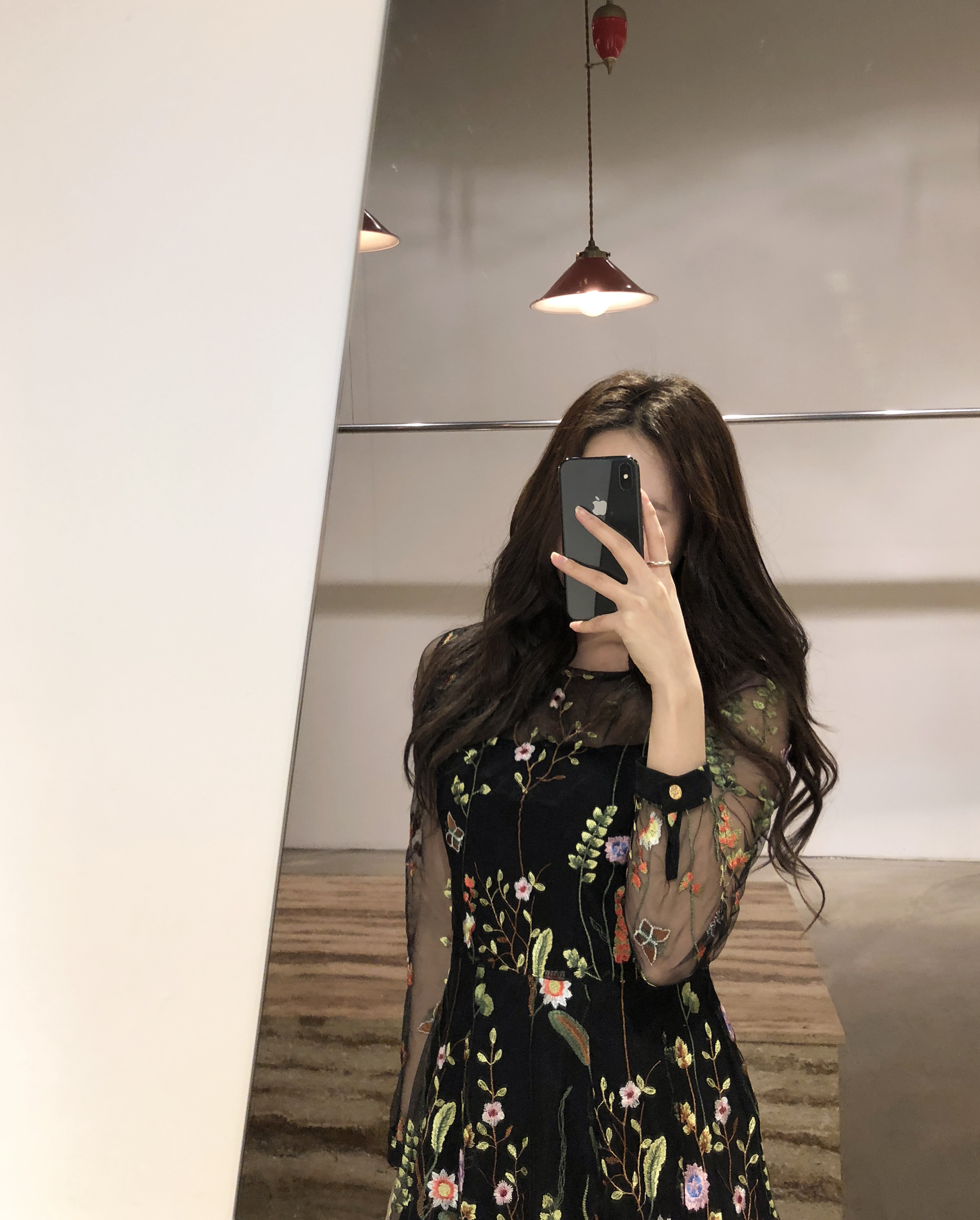 Yuju lace dress Dressed in a relaxed atmosphere Lo