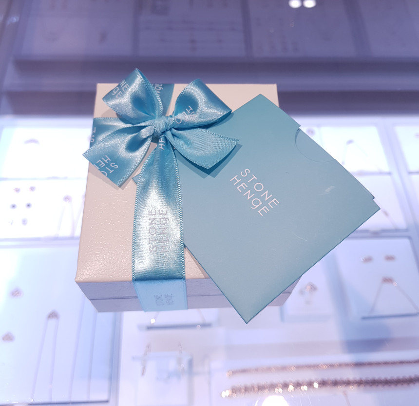 Stonehenge 14k Dancing Horseshoe Necklace D0003