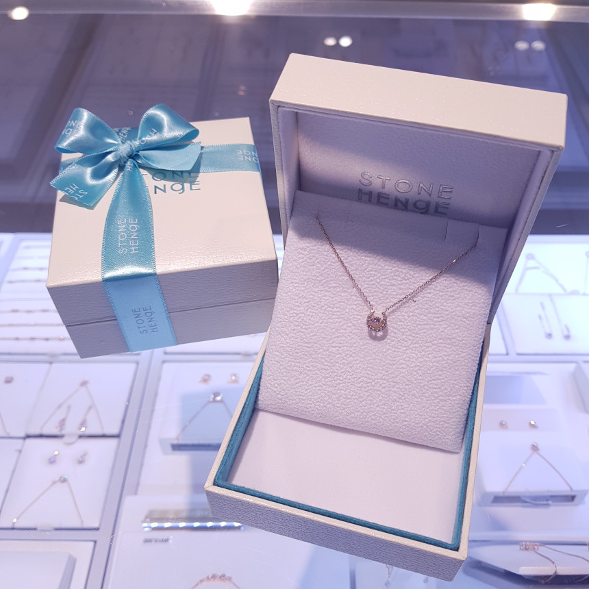 Stonehenge 14k Dancing Horseshoe Necklace D0003