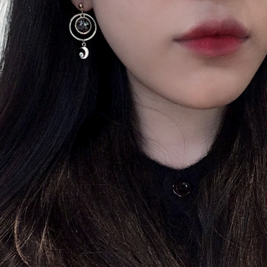 Dyna Light Space Moon Earring Color 3 kinds Luxuri