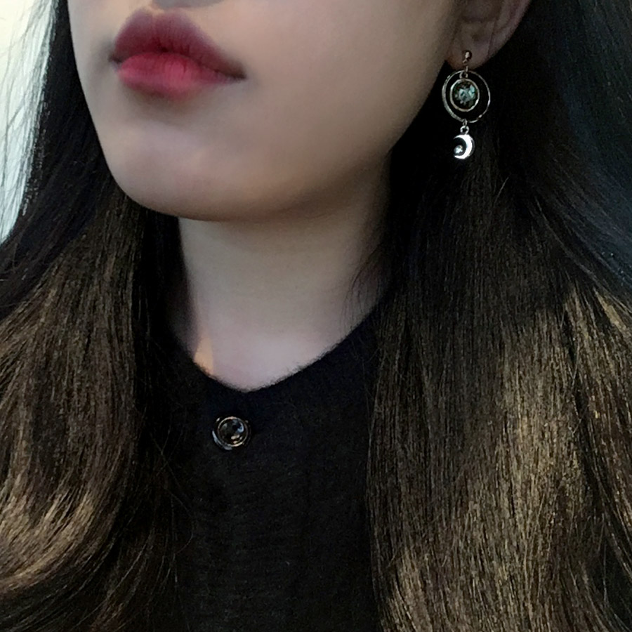 Dyna Light Space Moon Earring Color 3 kinds Luxuri