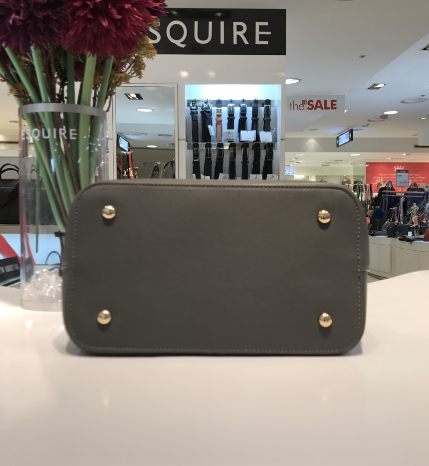 <b><p>Esqre Eyelet Shoulder Cross EC8SHB950GY Gray</p></b><b><p>エスクァイアアイレットショルダークロスEC8SHB950GYグレーゲストコーディネートデイリー結婚式</p></b><br /><br /><p align='center'>