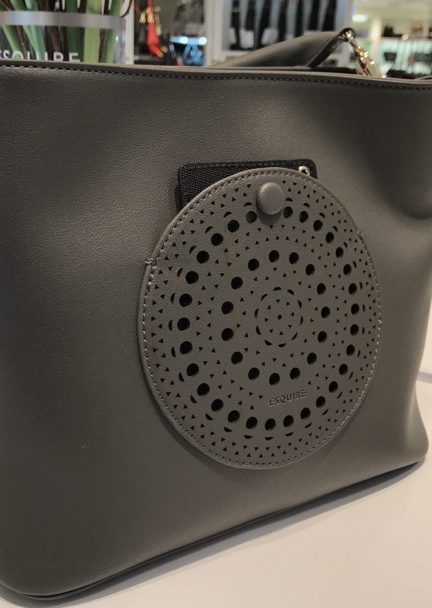 <b><p>Esqre Eyelet Shoulder Cross EC8SHB950GY Gray</p></b><b><p>エスクァイアアイレットショルダークロスEC8SHB950GYグレーゲストコーディネートデイリー結婚式</p></b><br /><br /><p align='center'>