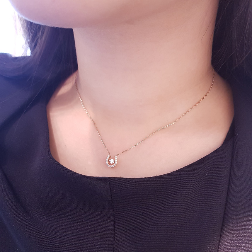 Stonehenge 14k Dancing Horseshoe Necklace D0003