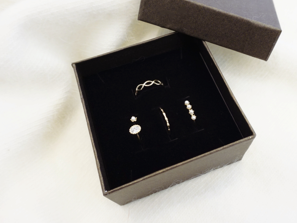 <b><p>Pearl layered ring set 3col tit Design dazzl</p></b><b><p>パールレイヤードリングセット 3col プチなデザイン まぶしい ポトサイクル良い</p></b><br /><br /><p align='center'>