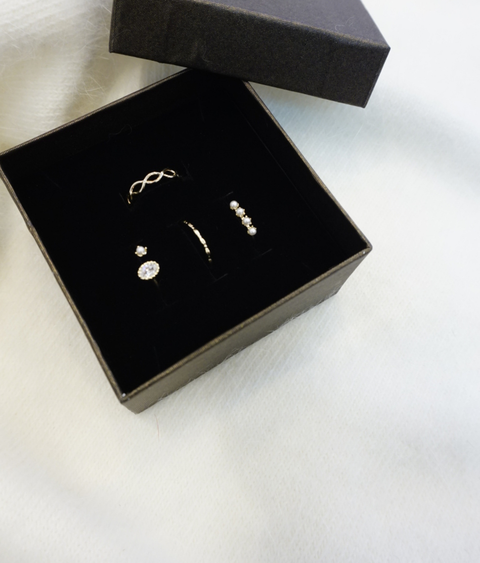 <b><p>Pearl layered ring set 3col tit Design dazzl</p></b><b><p>パールレイヤードリングセット 3col プチなデザイン まぶしい ポトサイクル良い</p></b><br /><br /><p align='center'>