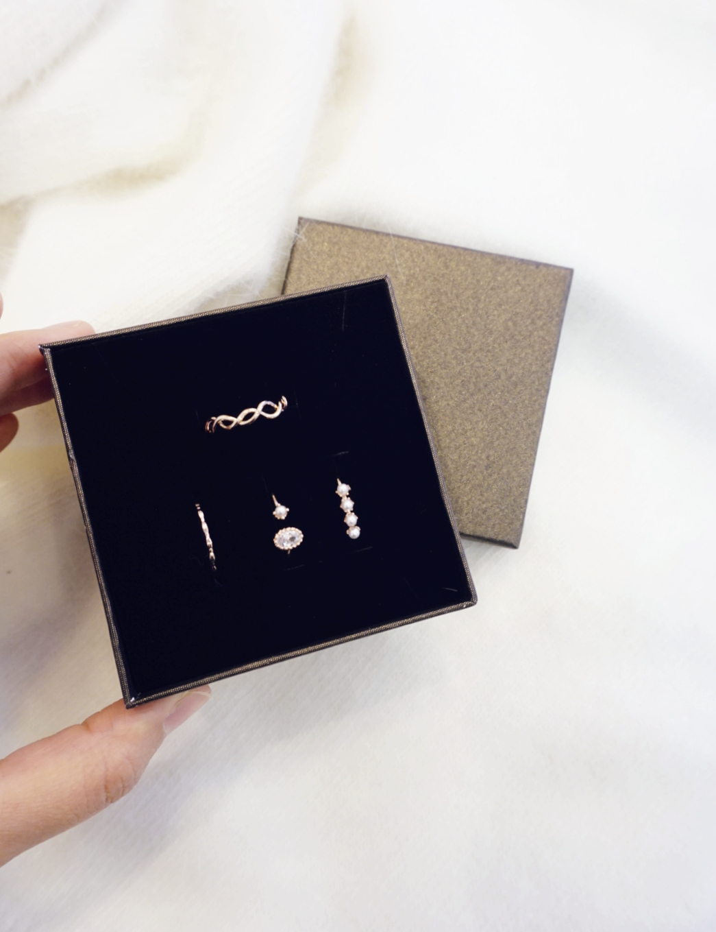 <b><p>Pearl layered ring set 3col tit Design dazzl</p></b><b><p>パールレイヤードリングセット 3col プチなデザイン まぶしい ポトサイクル良い</p></b><br /><br /><p align='center'>