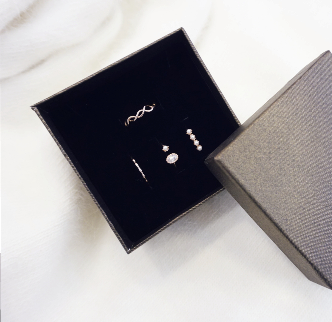 <b><p>Pearl layered ring set 3col tit Design dazzl</p></b><b><p>パールレイヤードリングセット 3col プチなデザイン まぶしい ポトサイクル良い</p></b><br /><br /><p align='center'>