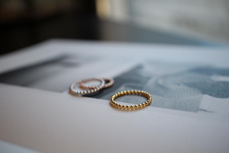 <b><p>rose White Yellow gold Plad Lered ring 3cor</p></b><b><p>ローズ ホワイト イエ ゴールド メッキ 重ね着 リング 3色 女性シルバー 20代</p></b><br /><br /><p align='center'>