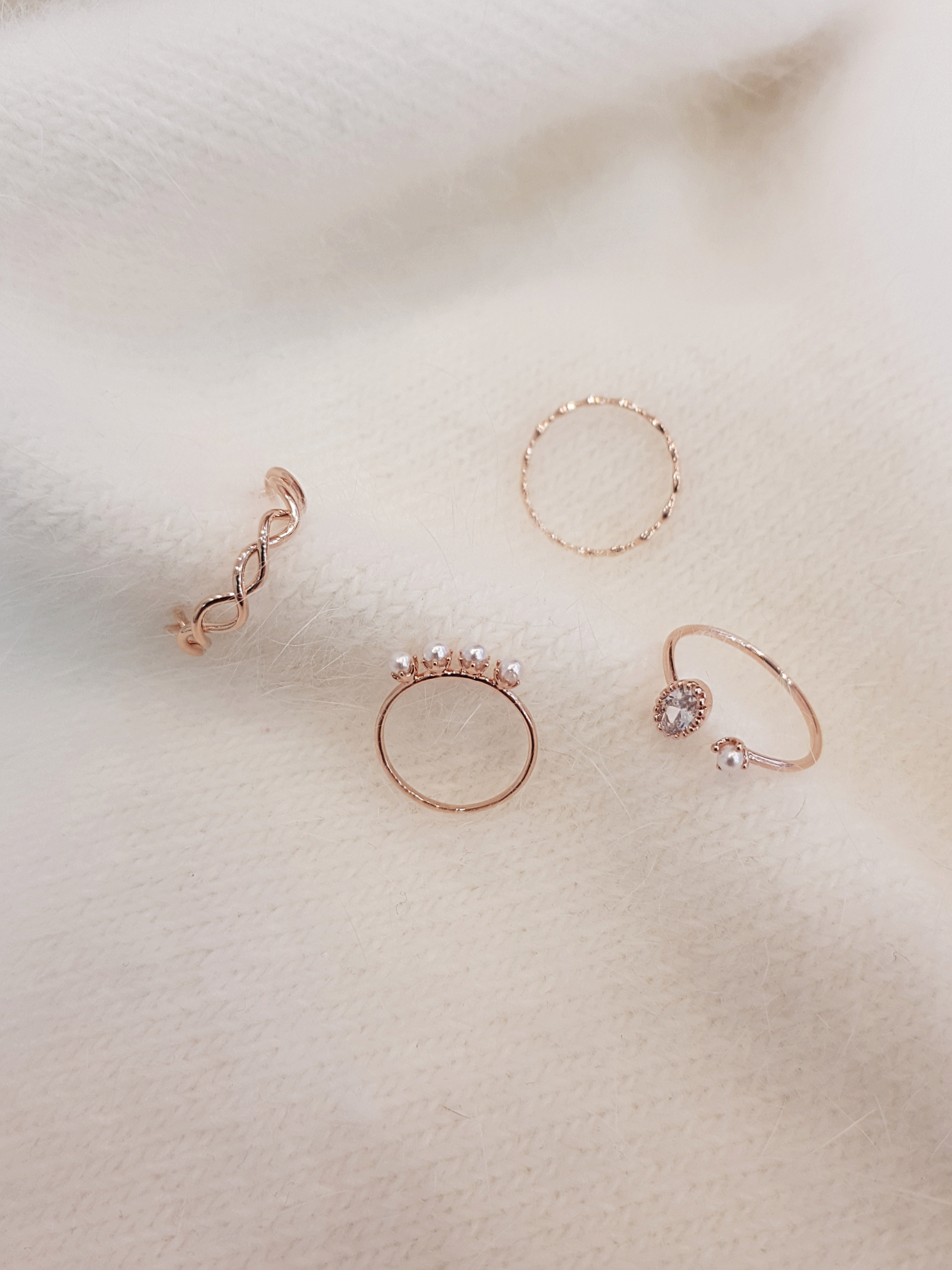 <b><p>Pearl layered ring set 3col tit Design dazzl</p></b><b><p>パールレイヤードリングセット 3col プチなデザイン まぶしい ポトサイクル良い</p></b><br /><br /><p align='center'>