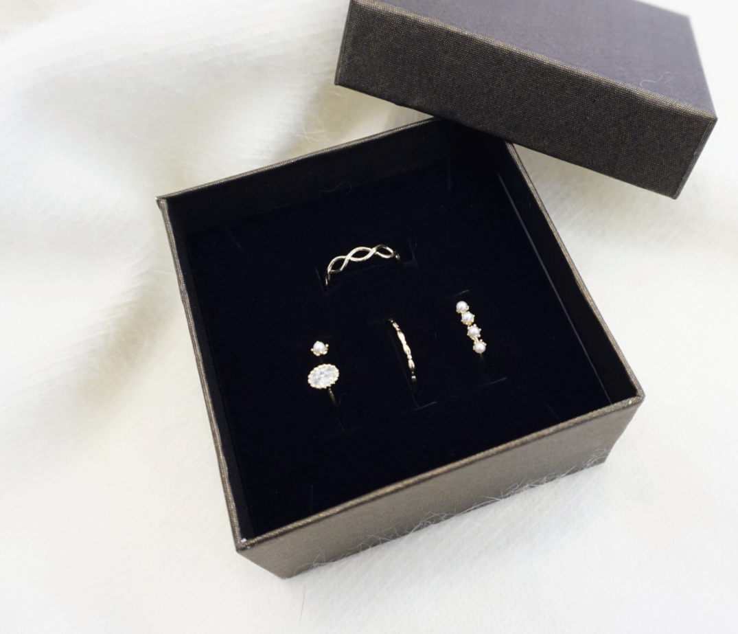 <b><p>Pearl layered ring set 3col tit Design dazzl</p></b><b><p>パールレイヤードリングセット 3col プチなデザイン まぶしい ポトサイクル良い</p></b><br /><br /><p align='center'>