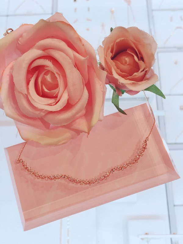 Stonehenge 14k V &amp A Necklace t0464