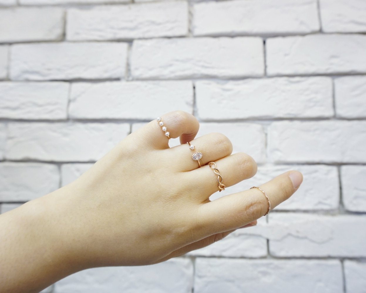 <b><p>Pearl layered ring set 3col tit Design dazzl</p></b><b><p>パールレイヤードリングセット 3col プチなデザイン まぶしい ポトサイクル良い</p></b><br /><br /><p align='center'>