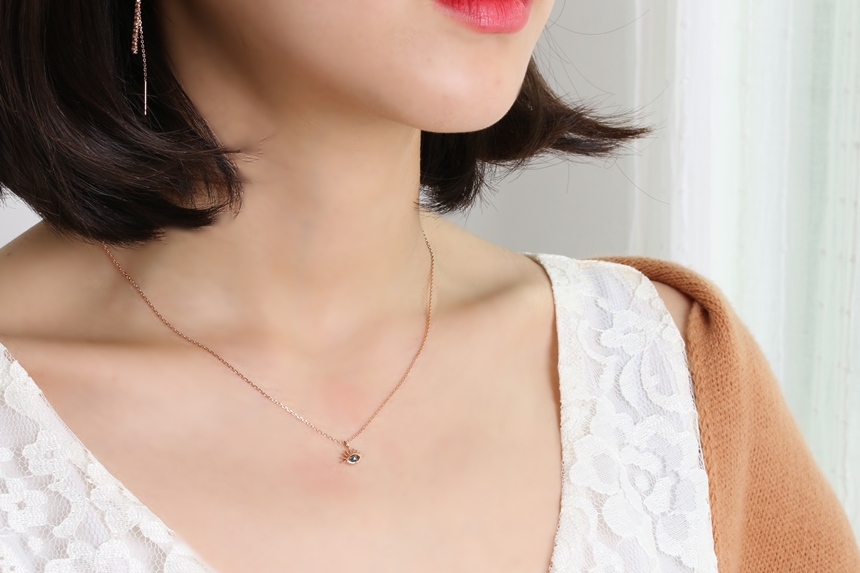 Lucky Symbol 14K Evil Eye Ruff Diamond Necklace 14