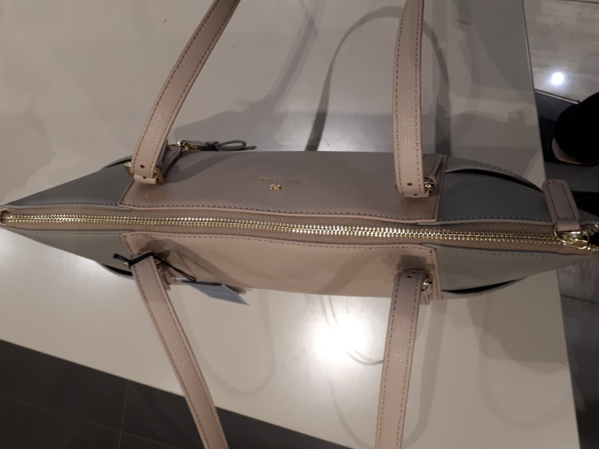 <b><p>Pierre Cardin should bag purse 01H1280Y7</p></b><b><p>ピエールカルダンショルダーバッグショーポベク01H1280Y7シックモダンデザイン洗練されたバックカ</p></b><br /><br /><p align='center'>