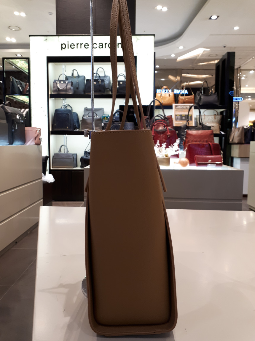 <b><p>Pierre Cardin should bag purse 01H1280Y7</p></b><b><p>ピエールカルダンショルダーバッグショーポベク01H1280Y7シックモダンデザイン洗練されたバックカ</p></b><br /><br /><p align='center'>