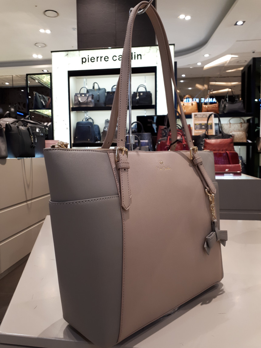 <b><p>Pierre Cardin should bag purse 01H1280Y7</p></b><b><p>ピエールカルダンショルダーバッグショーポベク01H1280Y7シックモダンデザイン洗練されたバックカ</p></b><br /><br /><p align='center'>