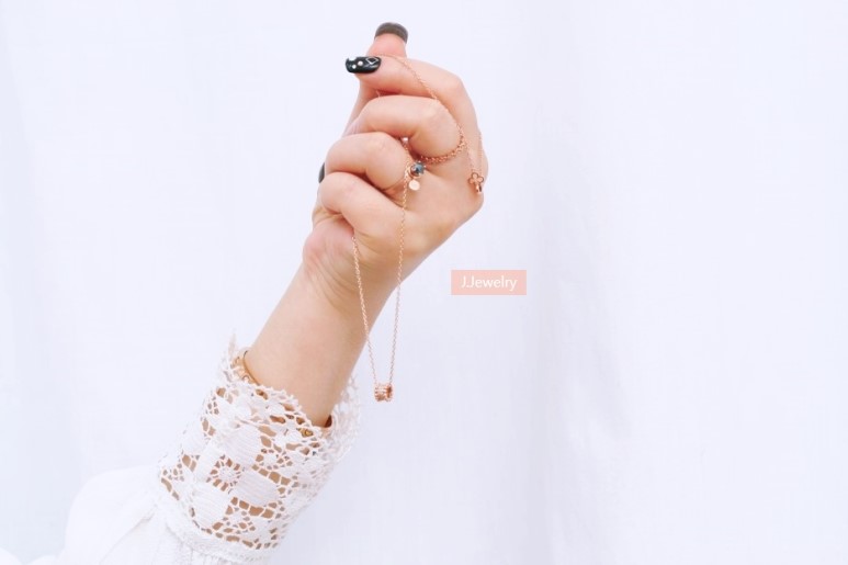 14k 18k Lovely Cubic Necklace 30s Luxurious Gift C