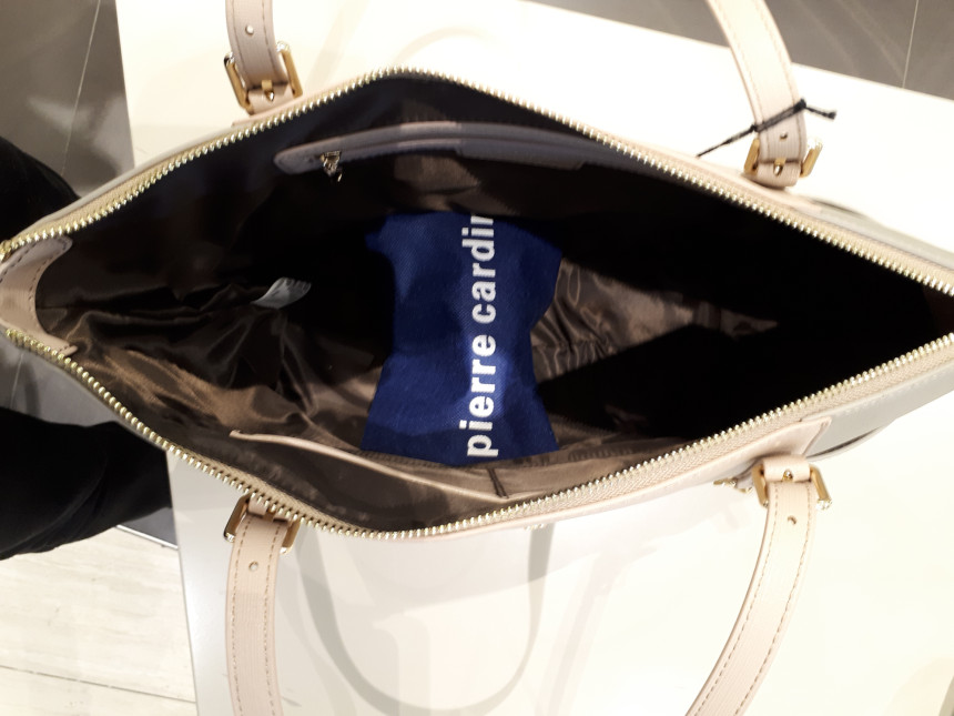 <b><p>Pierre Cardin should bag purse 01H1280Y7</p></b><b><p>ピエールカルダンショルダーバッグショーポベク01H1280Y7シックモダンデザイン洗練されたバックカ</p></b><br /><br /><p align='center'>