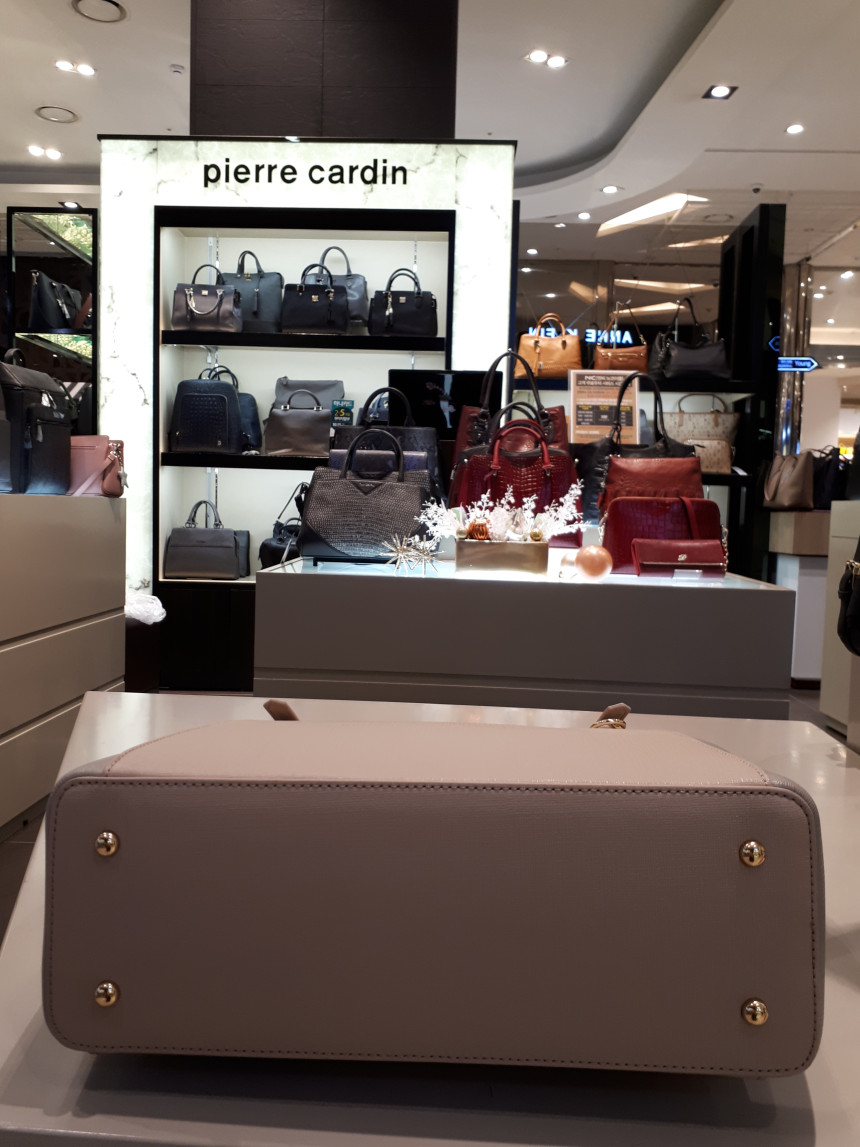 <b><p>Pierre Cardin should bag purse 01H1280Y7</p></b><b><p>ピエールカルダンショルダーバッグショーポベク01H1280Y7シックモダンデザイン洗練されたバックカ</p></b><br /><br /><p align='center'>