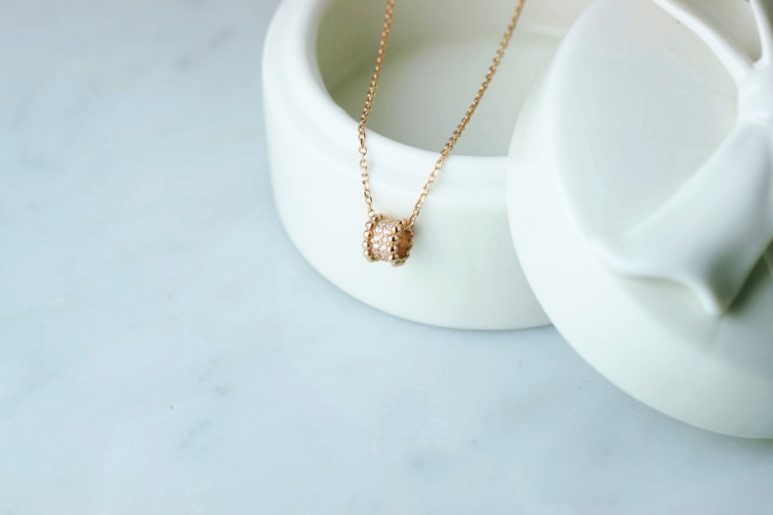 14k 18k Lovely Cubic Necklace 30s Luxurious Gift C