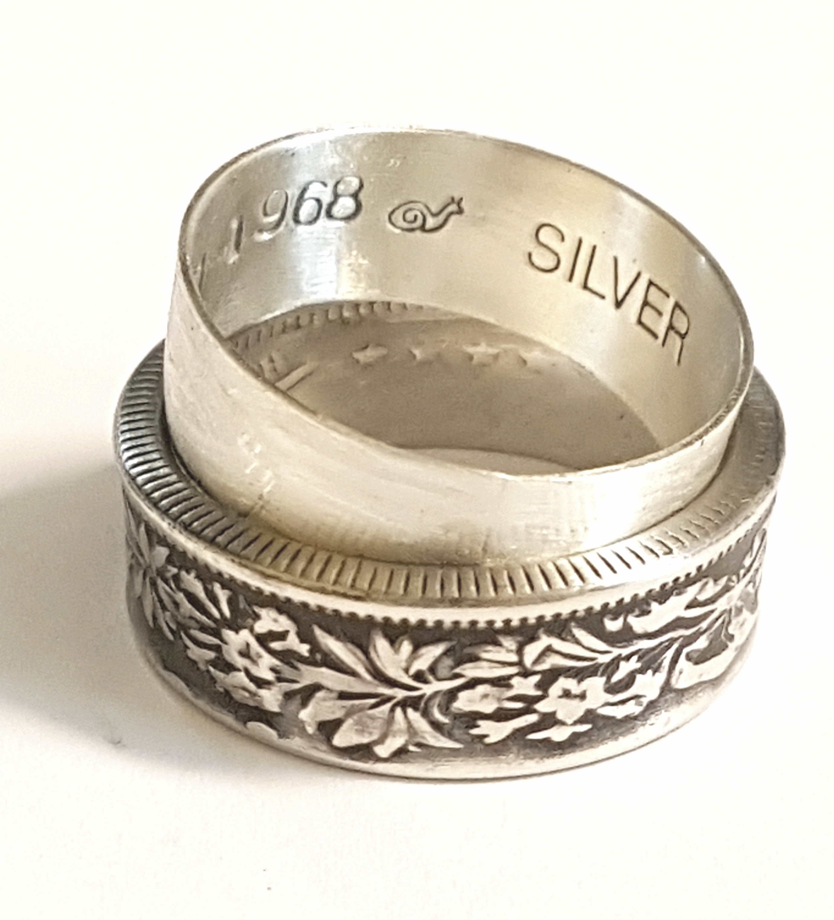 <b><p>Swiss 1 franc 925silver Coin rg Initial Markg</p></b><b><p>スイスの 1フラン 925silver コインリング イニシャル刻印 ハンドメイド</p></b><br /><br /><p align='center'>