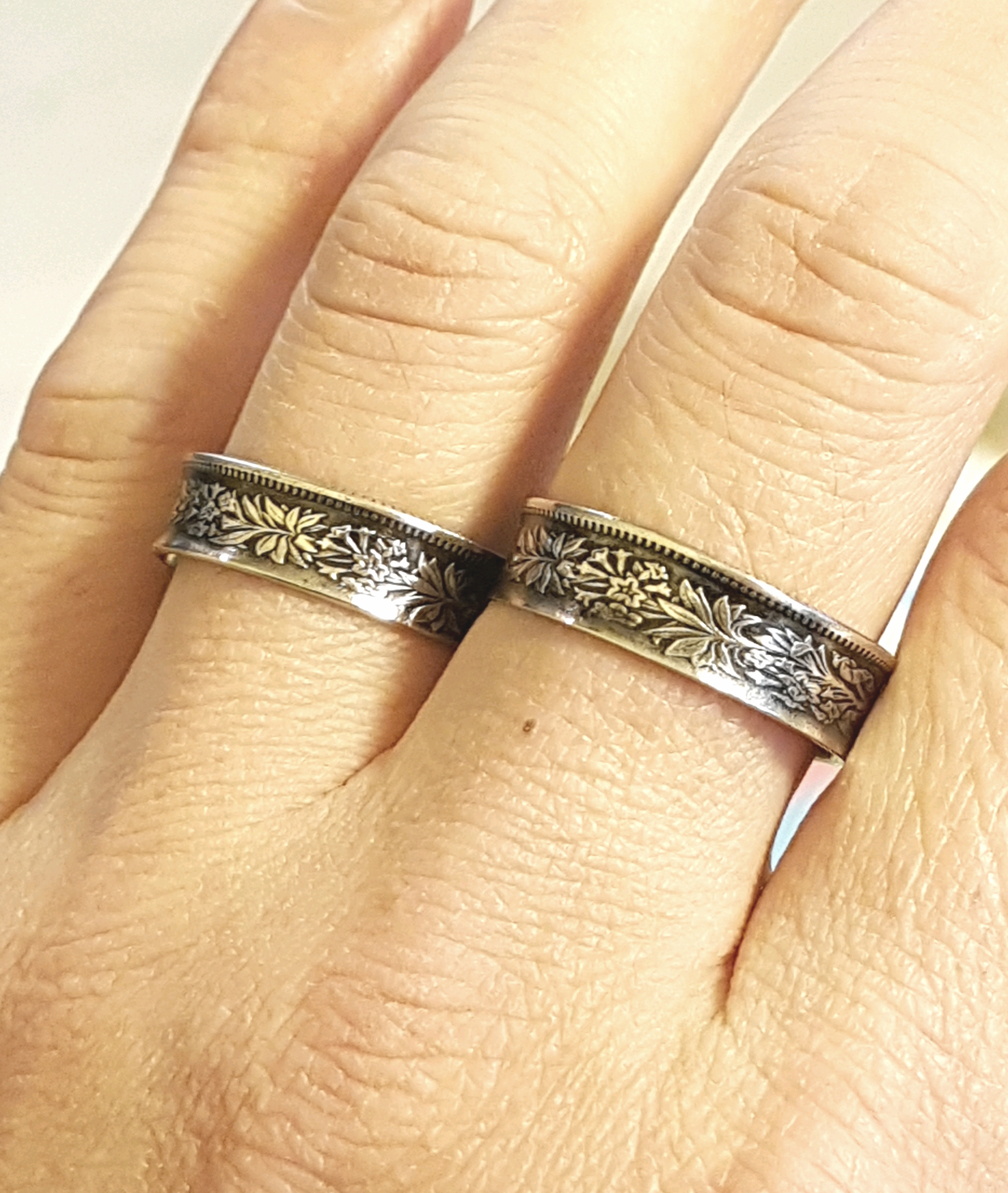 <b><p>Swiss 1 franc 925silver Coin rg Initial Markg</p></b><b><p>スイスの 1フラン 925silver コインリング イニシャル刻印 ハンドメイド</p></b><br /><br /><p align='center'>