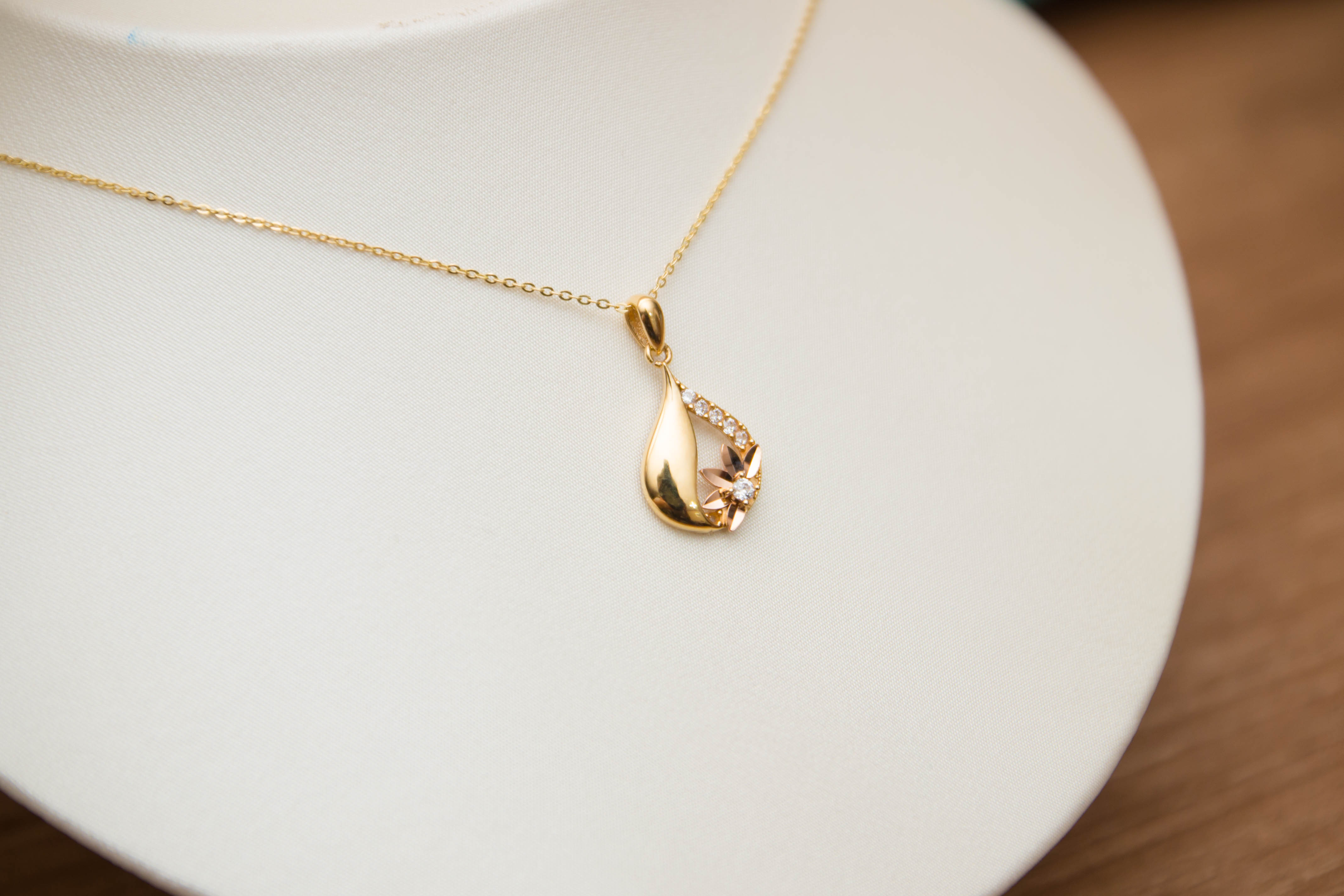 Khasab Water Drop Necklace 14k Pendant 30 lender 1