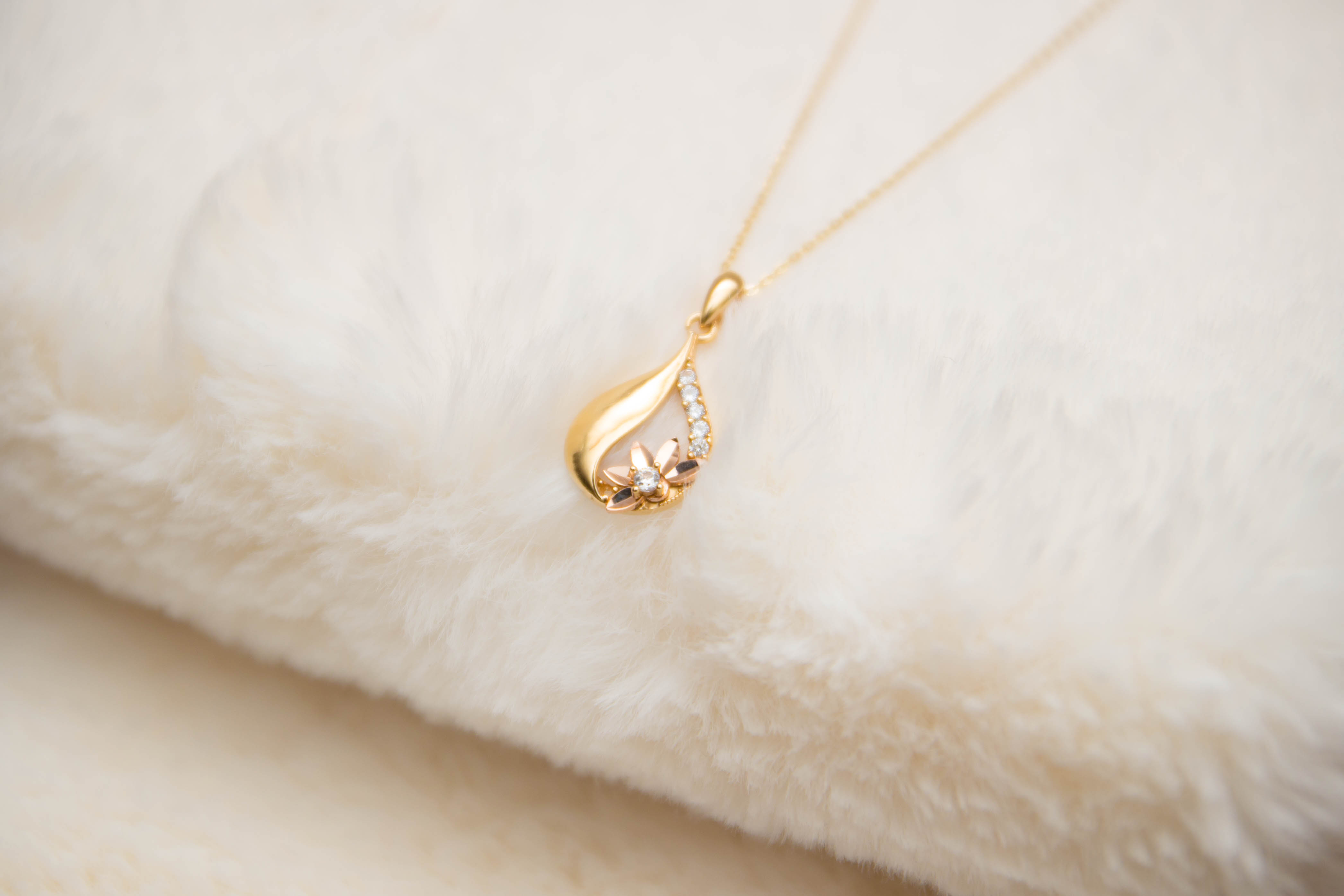 Khasab Water Drop Necklace 14k Pendant 30 lender 1