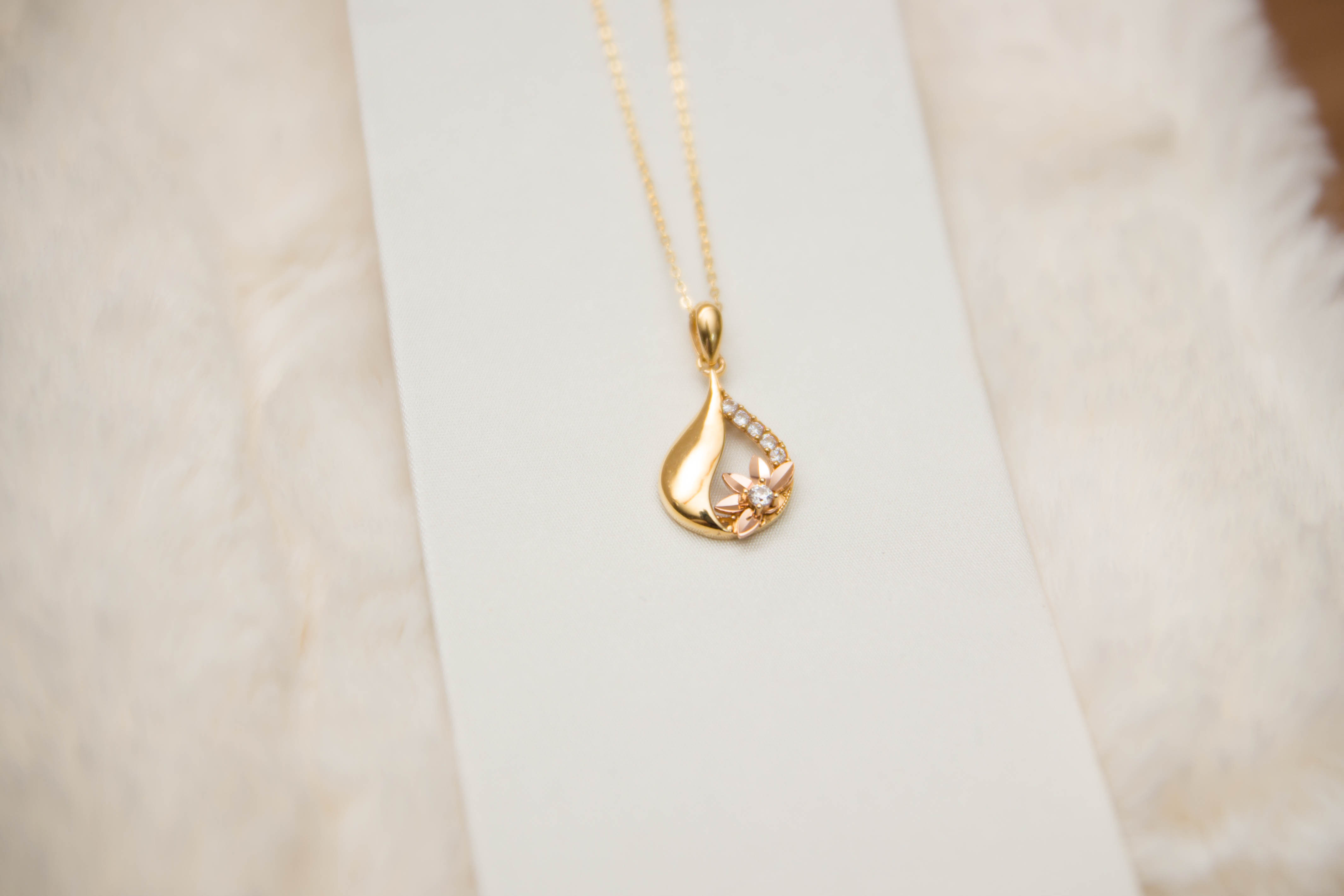 Khasab Water Drop Necklace 14k Pendant 30 lender 1