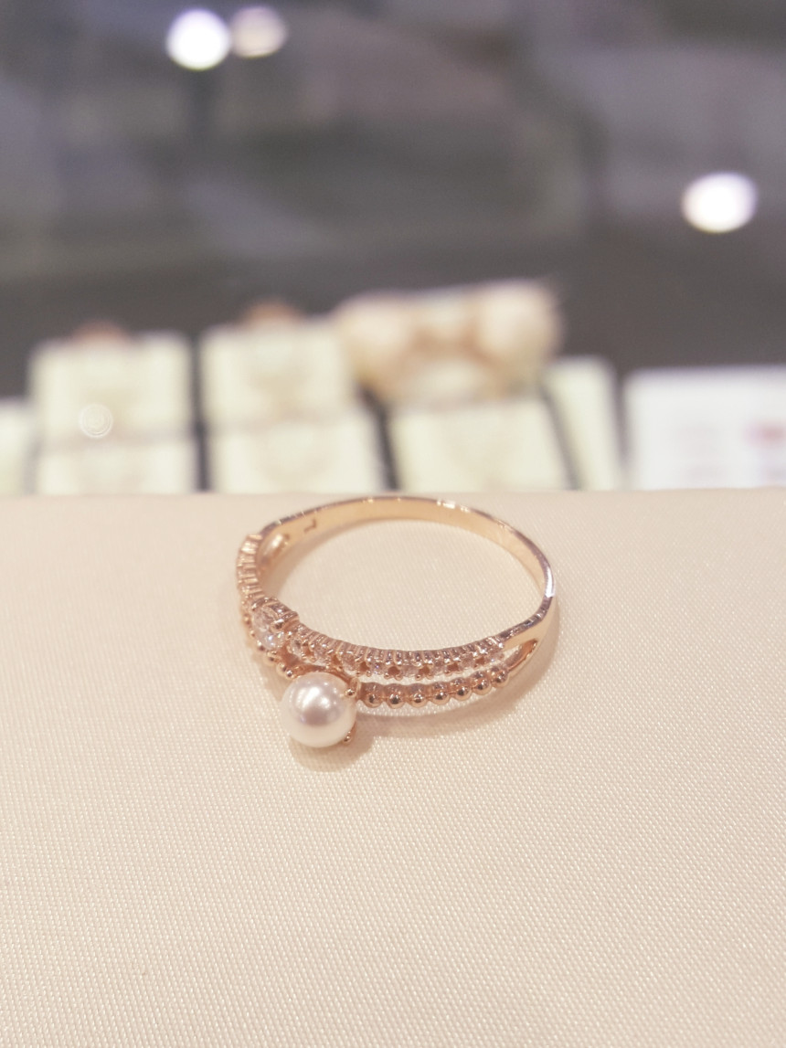 <b><p>Lloyd Lauret Line Pearl Rg LRT17212T</p></b><b><p>ロイド ロレトライン パールリング LRT17212T</p></b><br /><br /><p align='center'>