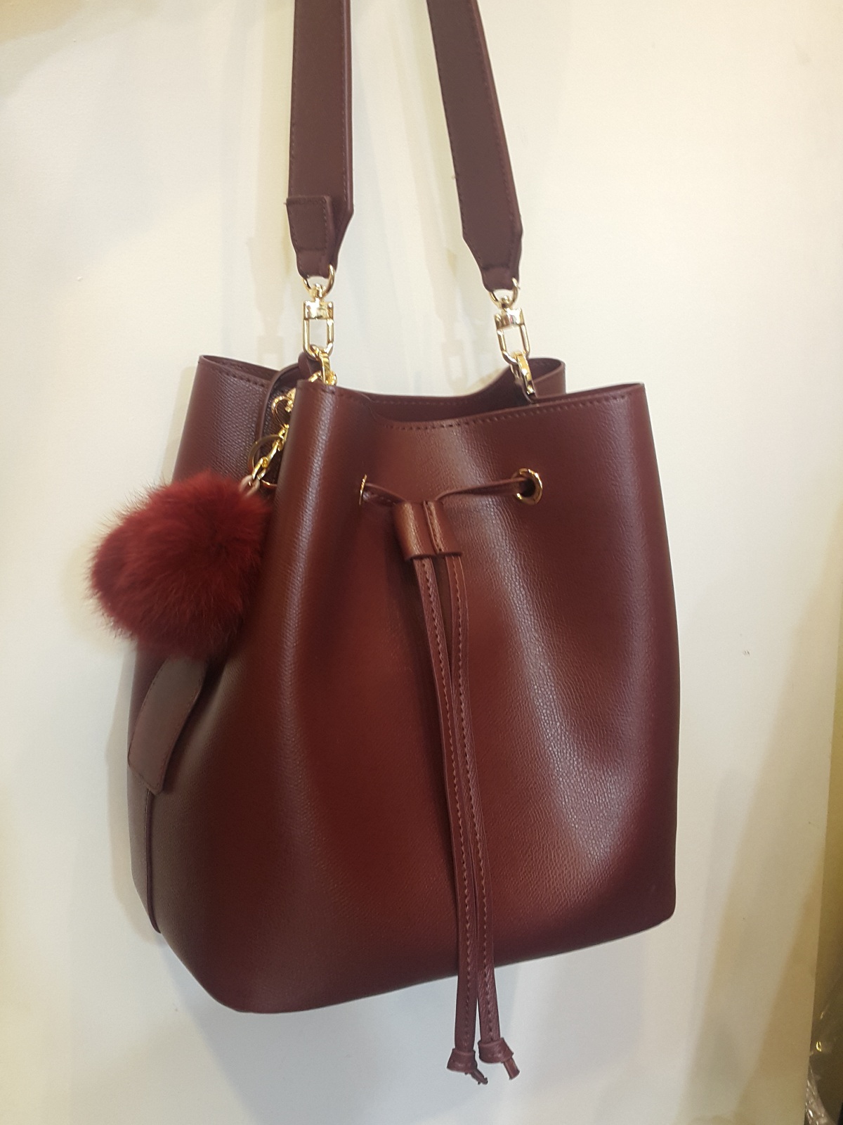 <b><p>Pom-pom embroidered bucket bag _3color Simple</p></b><b><p>ポンポンがボクジョリバケットバック_3colorシンプルフレンチルックファッショナブルな四季20代の</p></b><br /><br /><p align='center'>