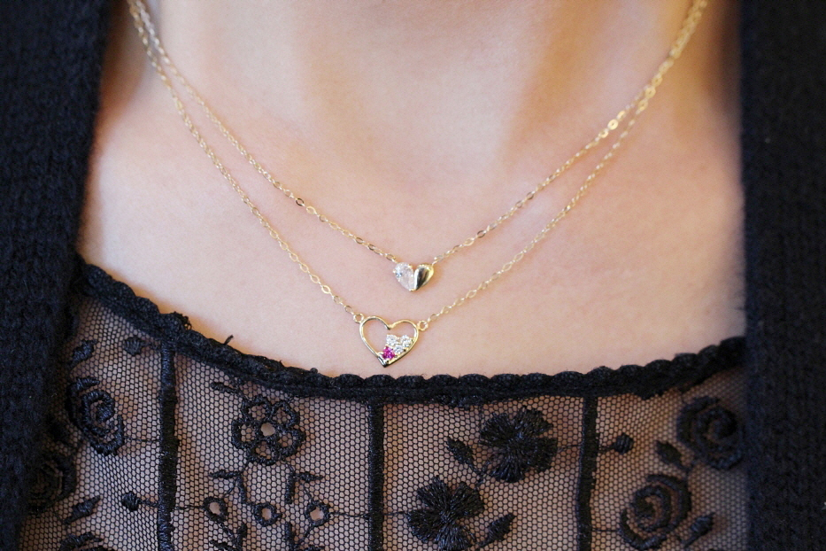 Red wood zircon heart necklace Lovely fashion Four