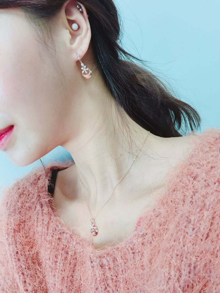 Flower door necklace Women 14k Women 18k points 14