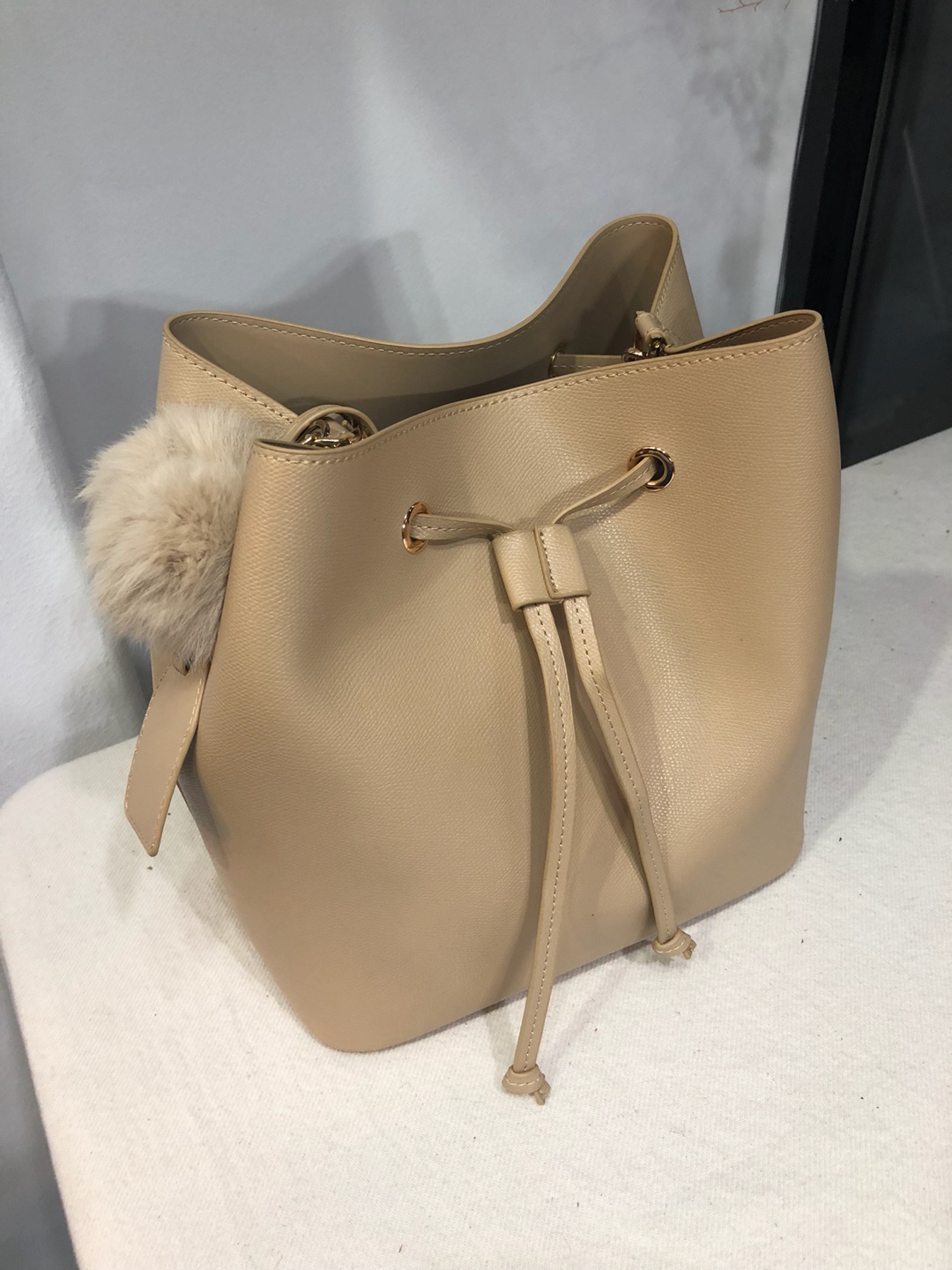 <b><p>Do not pour foam buckle 5color Daily Bag</p></b><b><p>無排ポンポンがバケットバッグ5colorデイリーショルダーバッグオフィスバッグ秋、20代の女性のバッ</p></b><br /><br /><p align='center'>