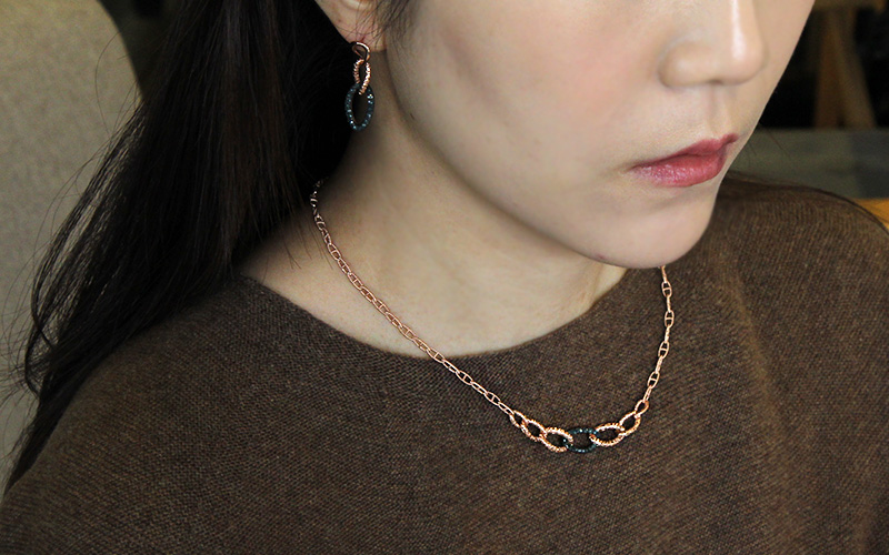 14K GOLD knot diamond necklace gift 30s using blue