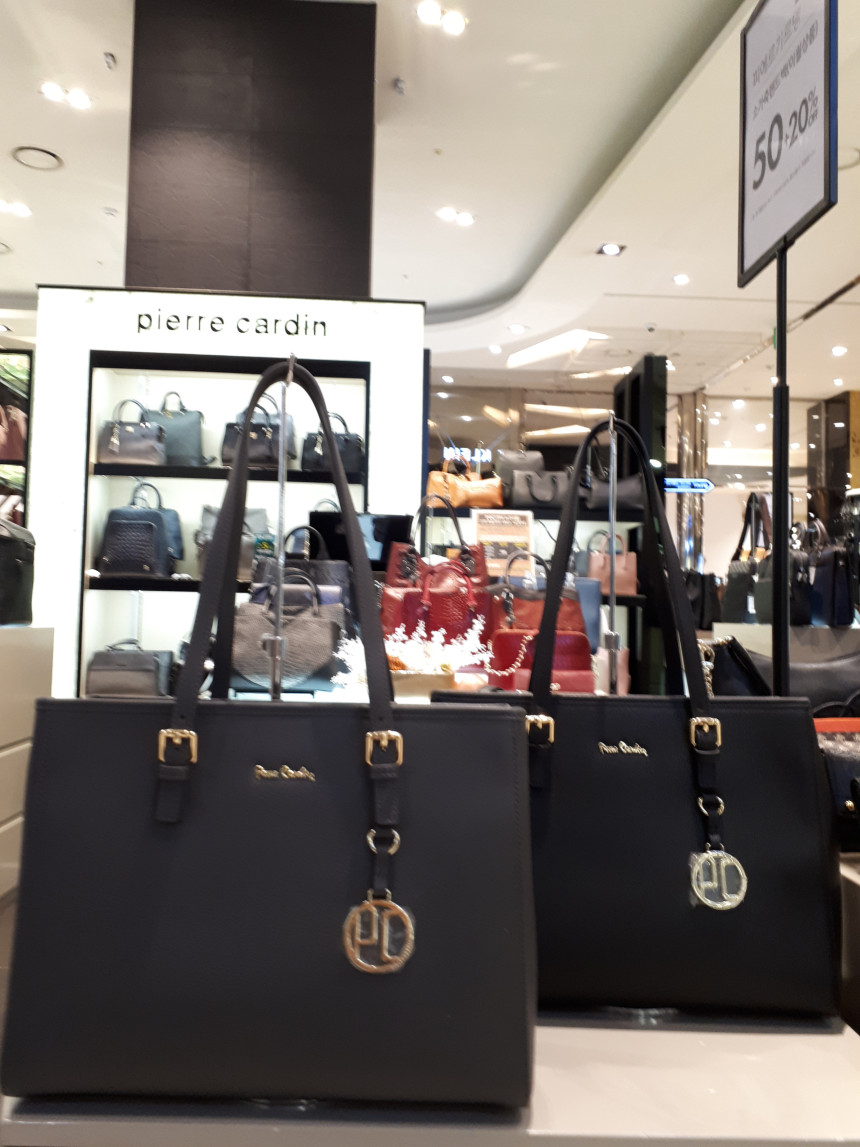 <b><p>Pierre Cardin Should Bag 01H1280V3 Simple</p></b><b><p>ピエールカルダンショルダーバッグ01H1280V3シンプルフレンチルックユニークな感性ムード美しいギ</p></b><br /><br /><p align='center'>