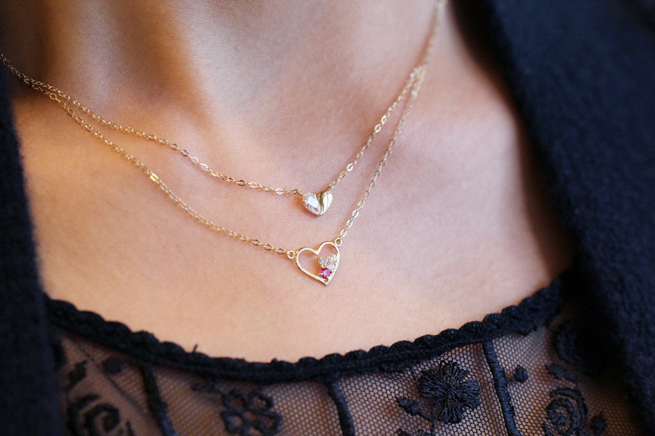 Red wood zircon heart necklace Lovely fashion Four