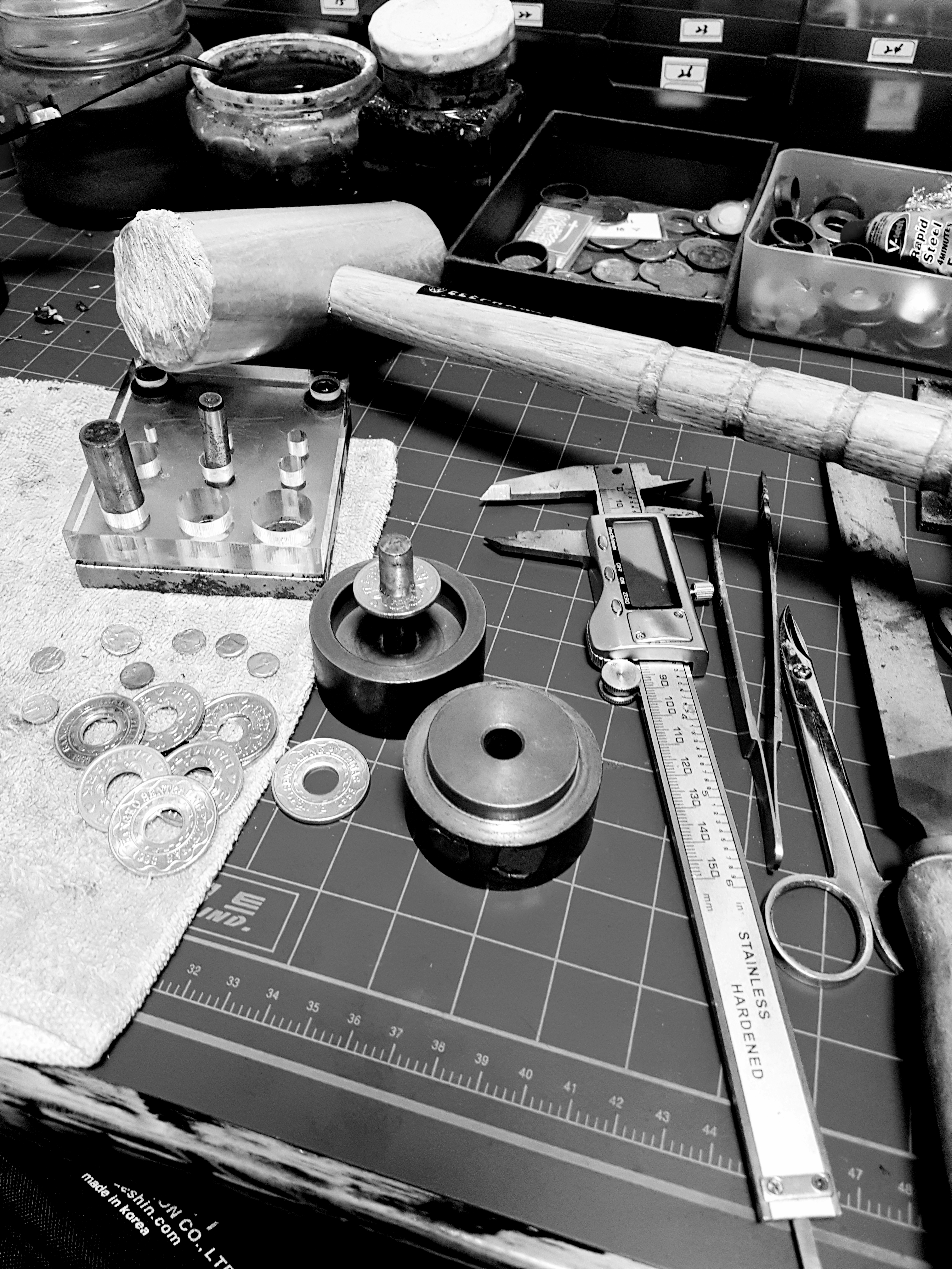 <b><p>Swiss 1 franc 925silver Coin rg Initial Markg</p></b><b><p>スイスの 1フラン 925silver コインリング イニシャル刻印 ハンドメイド</p></b><br /><br /><p align='center'>