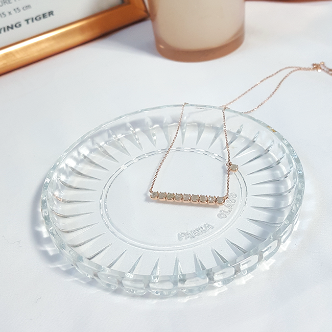 18k 1 part Gray Rough Diamond Necklace Girlfriend 