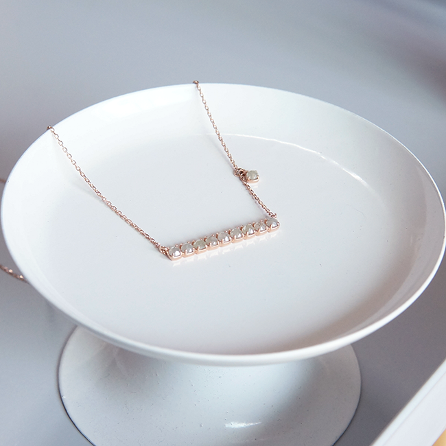 18k 1 part Gray Rough Diamond Necklace Girlfriend 