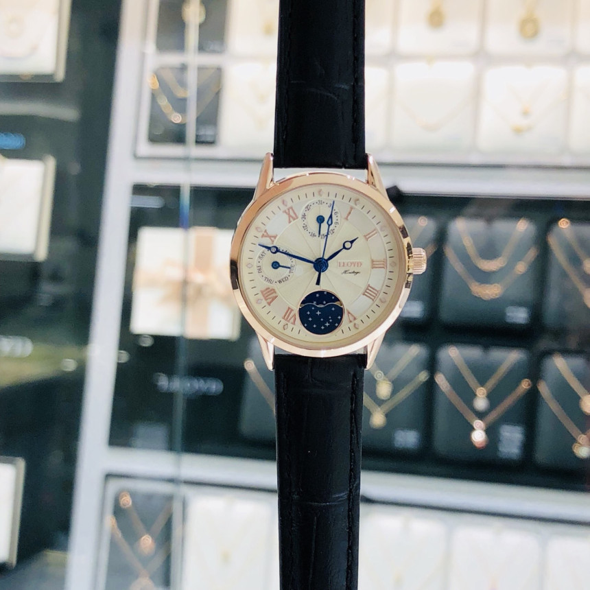 <b><p>Lloyd Heritage classic Moon Phe couple ath</p></b><b><p>ロイド ヘリテージ クラシック ムーンフェイズ カップル レザー 時計</p></b><br /><br /><p align='center'>