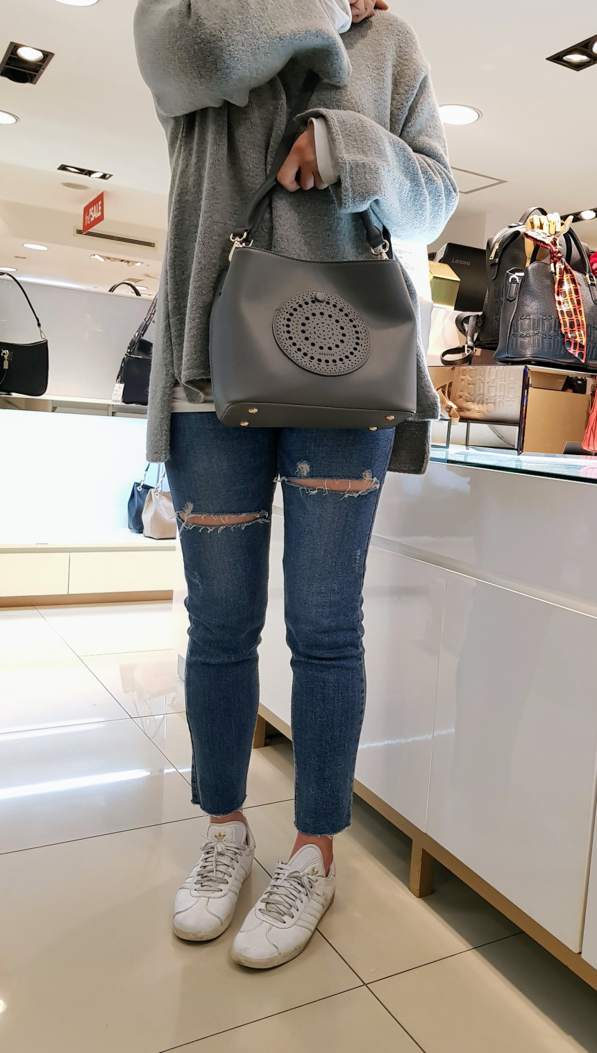 <b><p>Esqre Eyelet Shoulder Cross EC8SHB950GY Gray</p></b><b><p>エスクァイアアイレットショルダークロスEC8SHB950GYグレーゲストコーディネートデイリー結婚式</p></b><br /><br /><p align='center'>